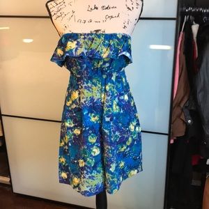 Patterned strapless mini dress